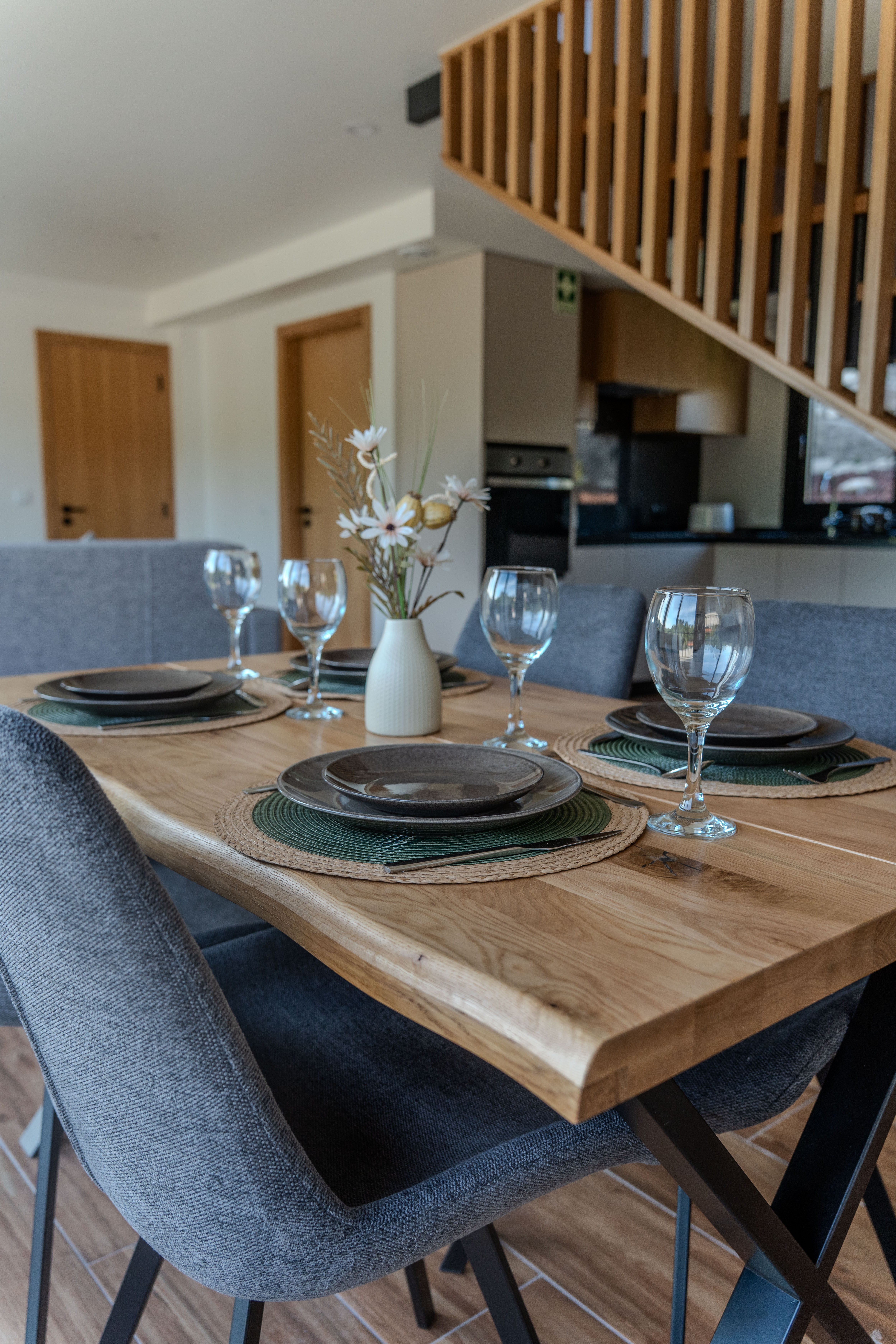 Mesa de jantar com flores